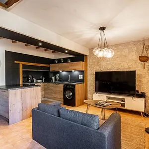  Appartement Superbe Appartement, Situe Au Coeur De La Ville.